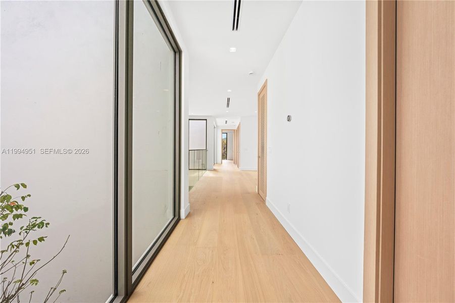 Spacious, unfurnished interior of a new home in , Miami (Image 40).