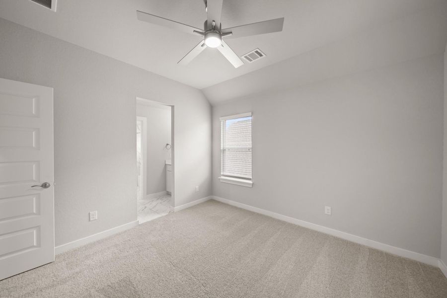 Spacious, unfurnished interior of a new home in Morton Creek Ranch, Katy (Image 10).