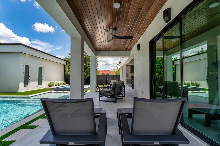 Exterior details and patio area of a home in , Tampa (Image 20).