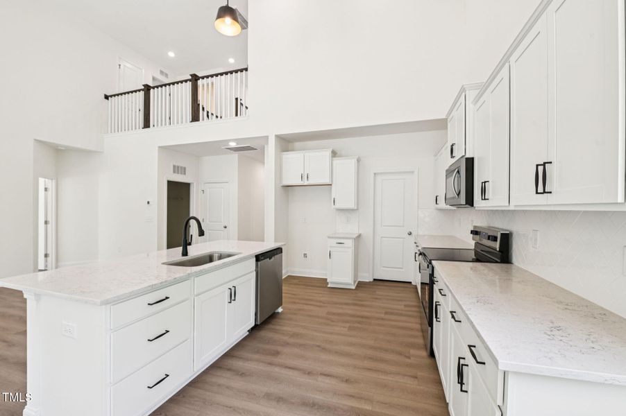 18-web-or-mls-236 Alden Way-018