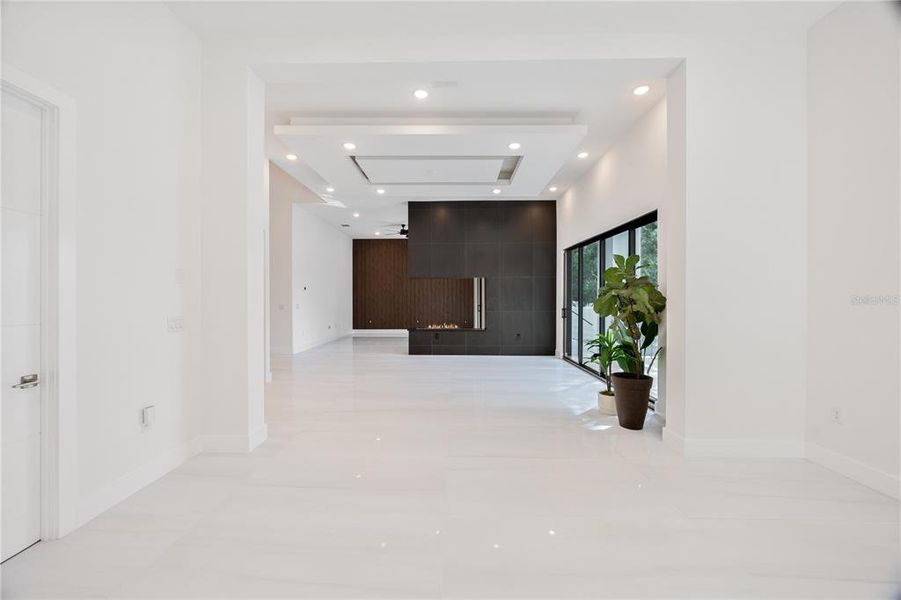 Spacious, unfurnished interior of a new home in , Tampa (Image 20).
