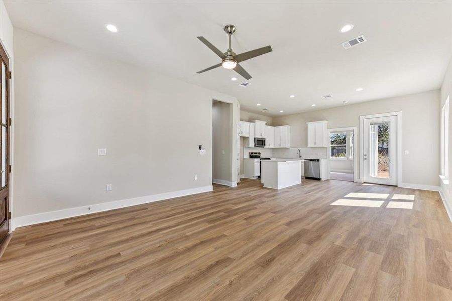 Spacious, unfurnished interior of a new home in , Cottonwood Shores (Image 15).