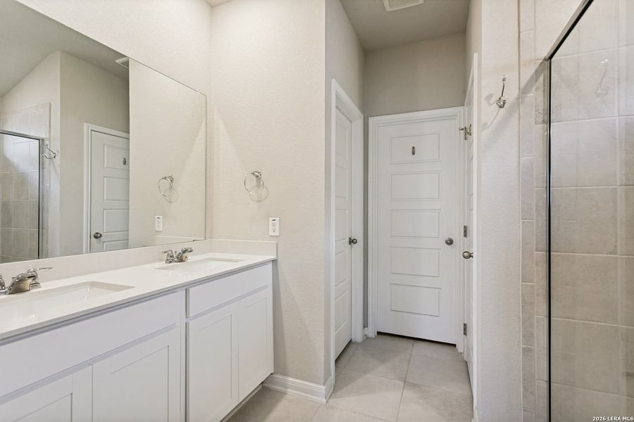 Furnished interior view inside a new home in Lark Canyon, New Braunfels (Image 18). Furnished interior view inside a new home in Lark Canyon, New Braunfels (Image 18).