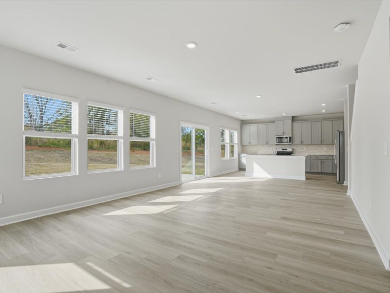 Spacious, unfurnished interior of a new home in Brayfield Manor - Signature Collection, Wellford (Image 13).