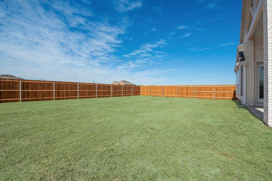 Exterior details and patio area of a home in Park Trails, Forney (Image 4).