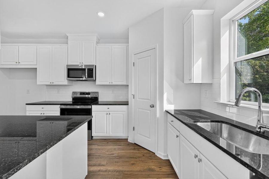 Furnished interior view inside a new home in Rosewood Farm, Lawrenceville (Image 8).