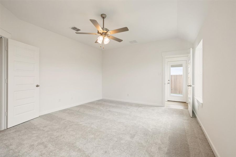 Spacious, unfurnished interior of a new home in River Ranch, Dayton (Image 30).