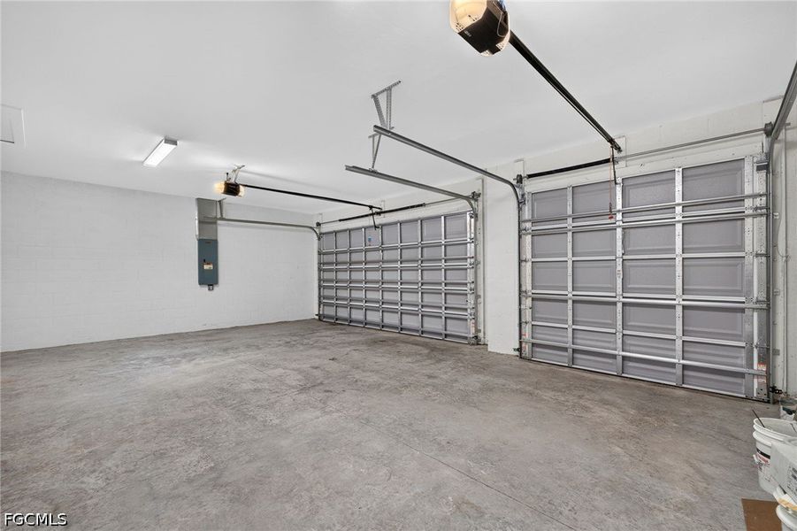 Spacious, unfurnished interior of a new home in Cape Coral, Cape Coral (Image 33). Spacious, unfurnished interior of a new home in Cape Coral, Cape Coral (Image 33).