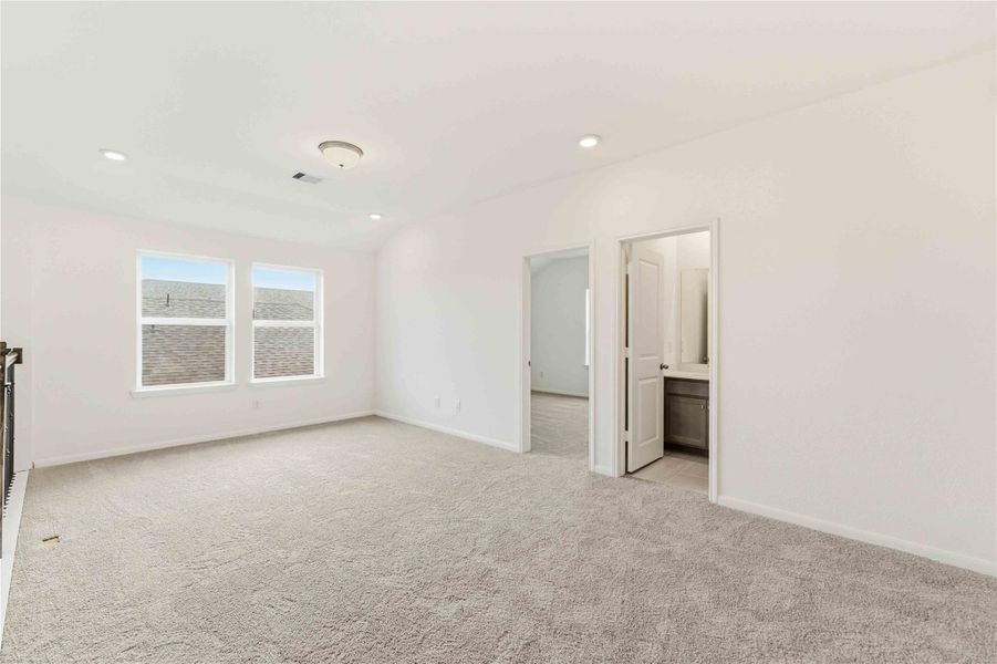 Spacious, unfurnished interior of a new home in Sunterra, Katy (Image 25).