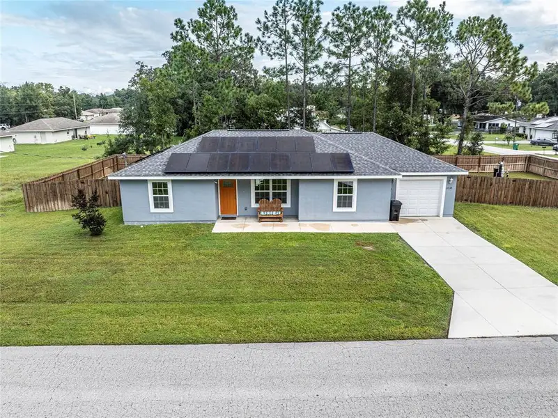 Exterior details and patio area of a home in , Belleview (Image 28).
