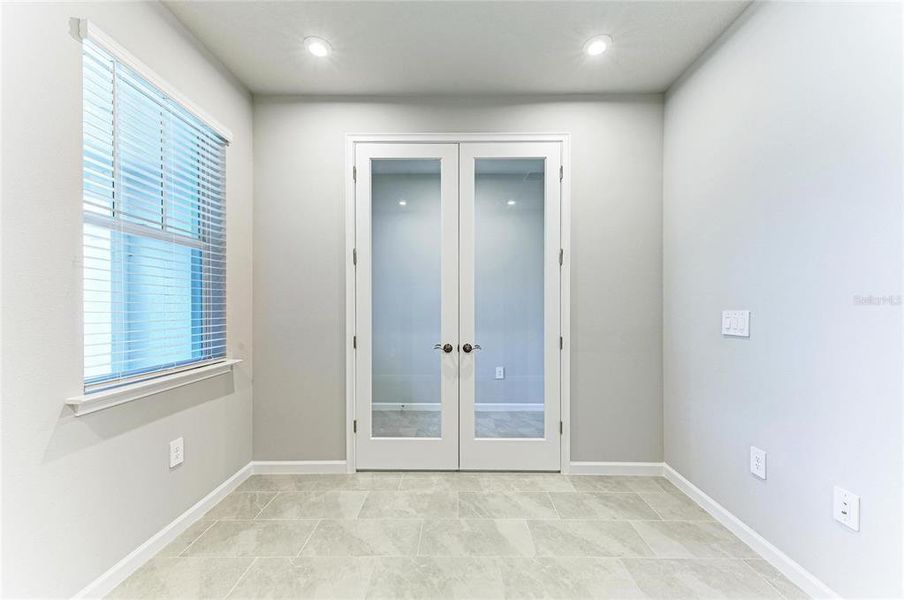 Spacious, unfurnished interior of a new home in Wellen Park, Venice (Image 50).
