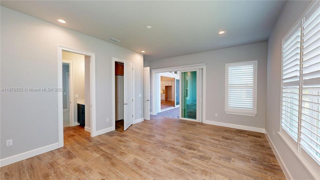 Spacious, unfurnished interior of a new home in , Ormond Beach (Image 20).