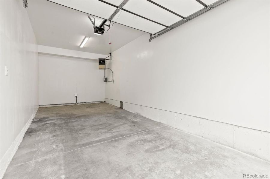 Spacious, unfurnished interior of a new home in , Silverthorne (Image 18).