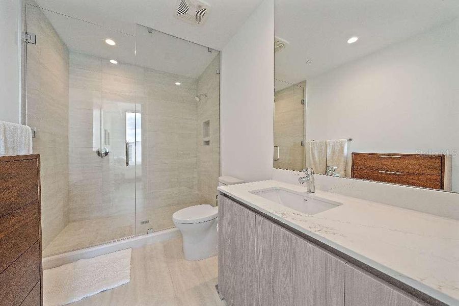 Furnished interior view inside a new home in , Sarasota (Image 33).