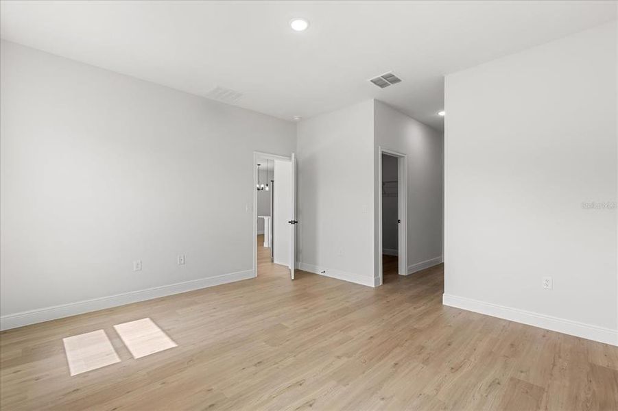 Spacious, unfurnished interior of a new home in , Ocala (Image 19).