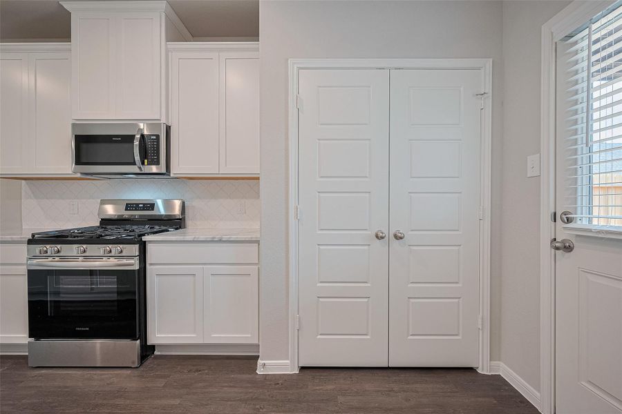 Furnished interior view inside a new home in Woodland Lakes, Huffman (Image 5). Furnished interior view inside a new home in Woodland Lakes, Huffman (Image 5).