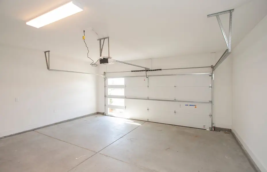 Spacious, unfurnished interior of a new home in Glenview Farms, Murfreesboro (Image 41).