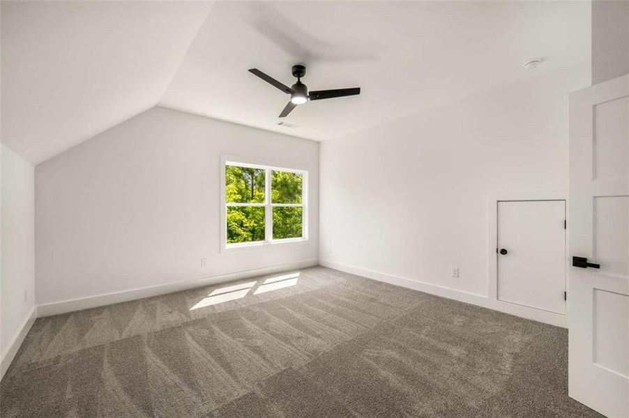 Spacious, unfurnished interior of a new home in , Jefferson (Image 23).