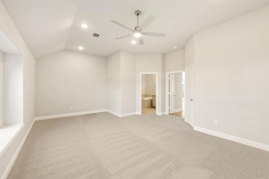 Spacious, unfurnished interior of a new home in Sunrise at Garden Valley, Waxahachie (Image 34).