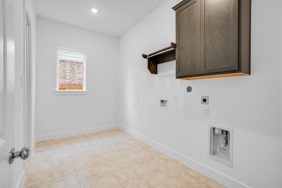 Spacious, unfurnished interior of a new home in Avalon at Cypress, Cypress (Image 23).