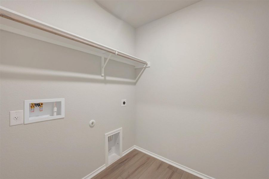 Spacious, unfurnished interior of a new home in Heritage, Dripping Springs (Image 21).