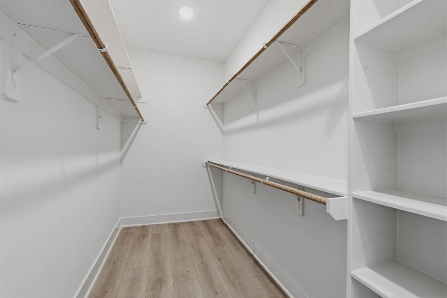 Spacious, unfurnished interior of a new home in , Houston (Image 13).