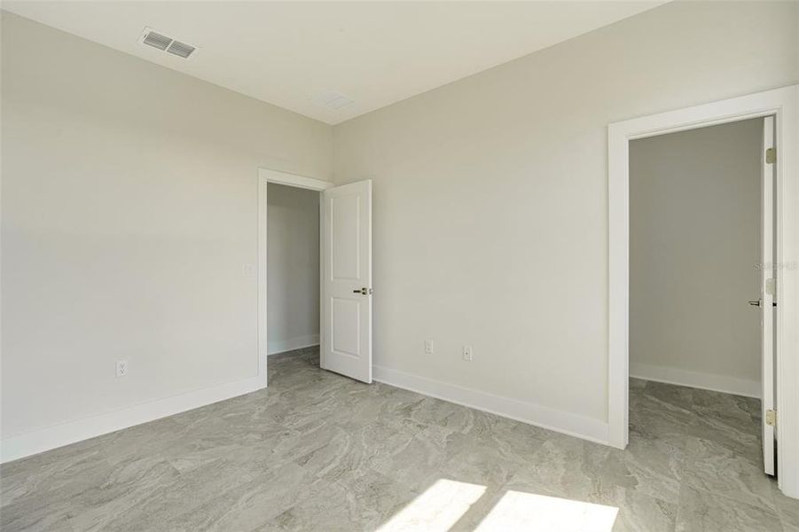 Spacious, unfurnished interior of a new home in , Rotonda West (Image 24).