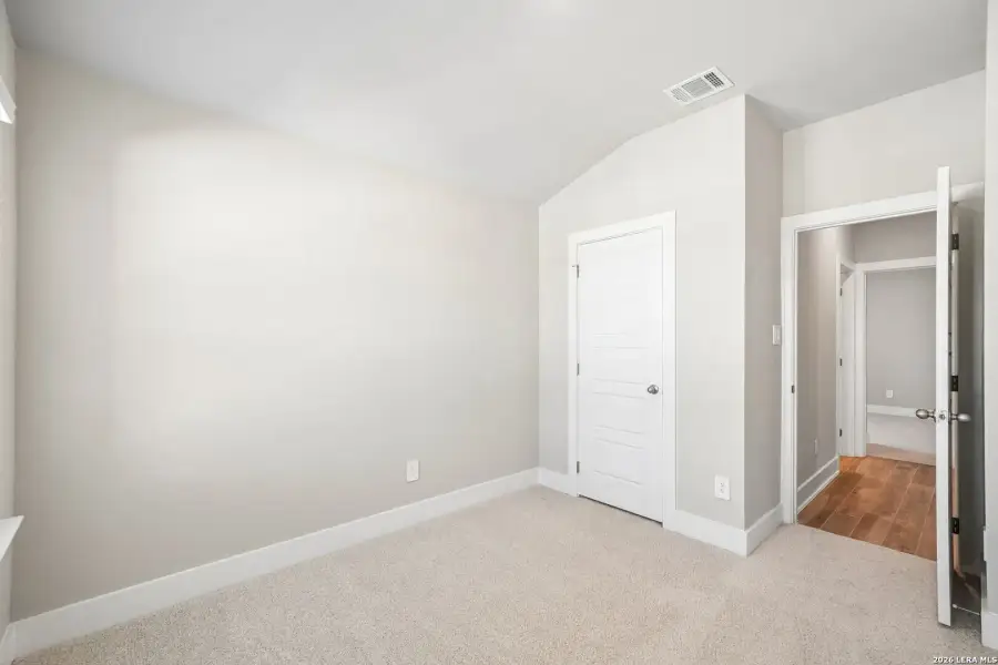 Spacious, unfurnished interior of a new home in Comanche Ridge, San Antonio (Image 29).