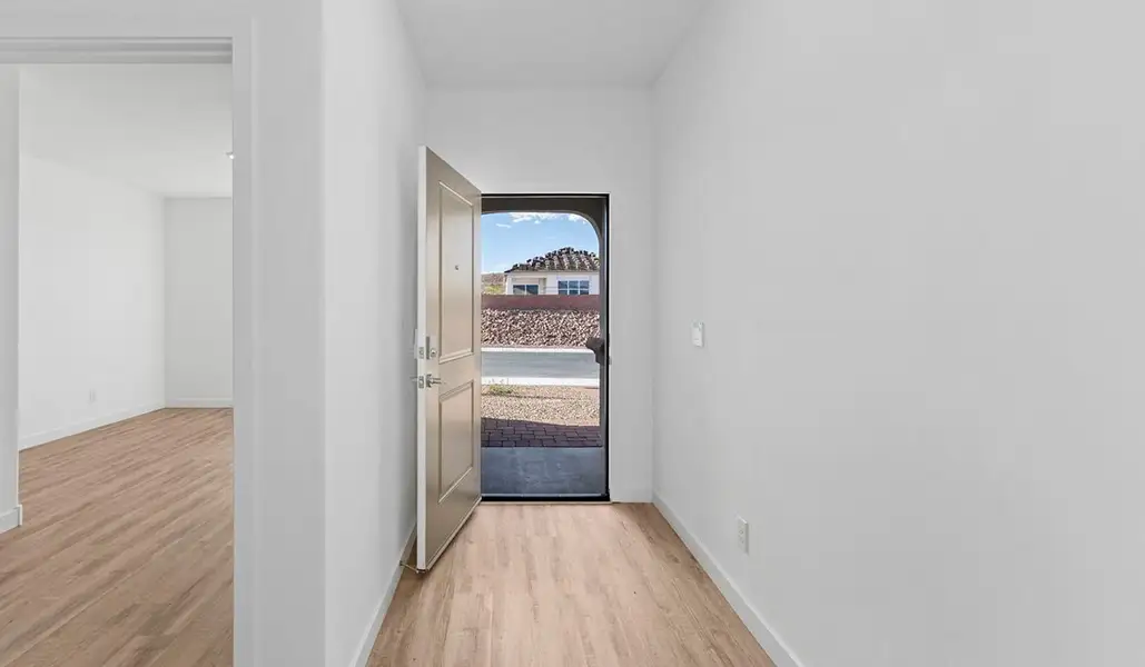 Spacious, unfurnished interior of a new home in Solterra, Green Valley (Image 11).