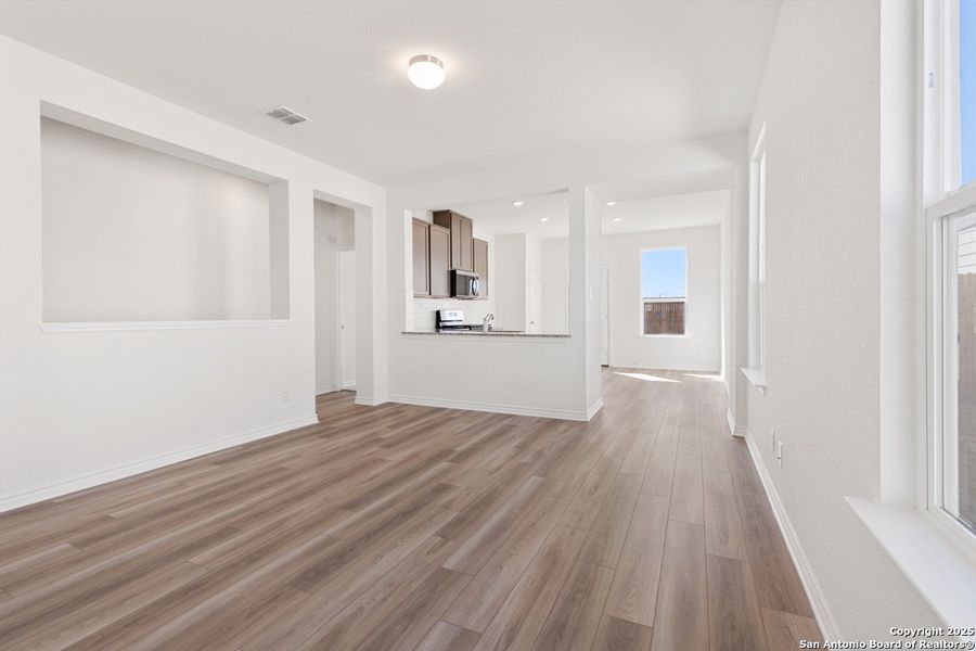 Spacious, unfurnished interior of a new home in Punta Verde, Converse (Image 5). Spacious, unfurnished interior of a new home in Punta Verde, Converse (Image 5).