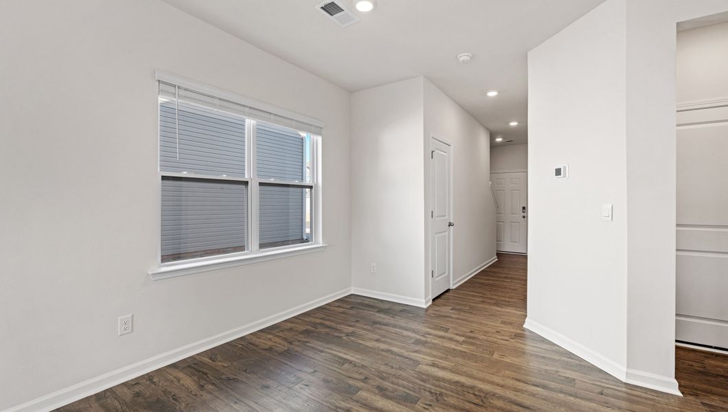 Spacious, unfurnished interior of a new home in Tanglewood Townes, Greenville (Image 14).