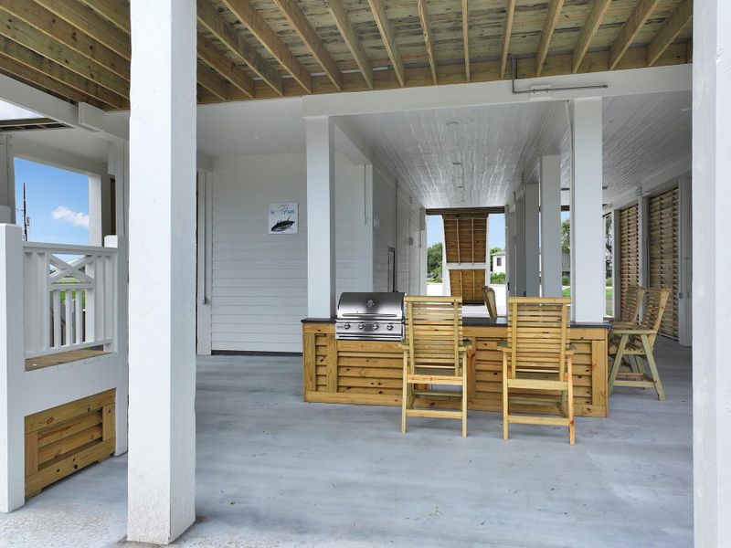 Entertaining, cooking and bar area