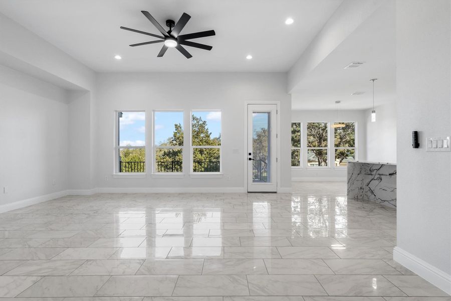 Spacious, unfurnished interior of a new home in , Lago Vista (Image 28).