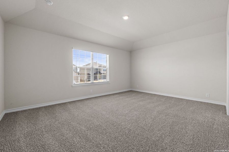 Spacious, unfurnished interior of a new home in Stonehill, San Antonio (Image 20).