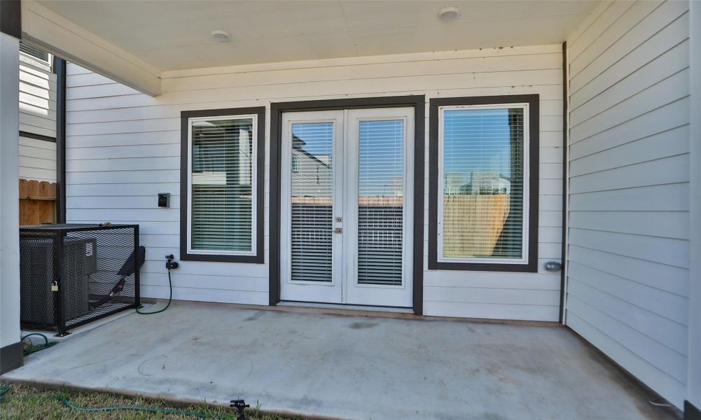 Exterior details and patio area of a home in Independence Heights, Houston (Image 24).
