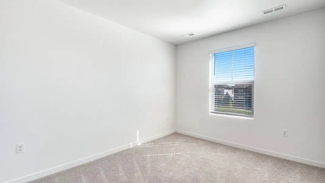 Spacious, unfurnished interior of a new home in Horizon Uptown, Aurora (Image 15).