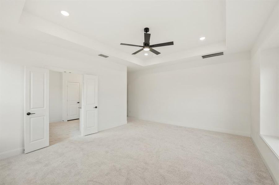 Spacious, unfurnished interior of a new home in Terracina, Rockwall (Image 29). Spacious, unfurnished interior of a new home in Terracina, Rockwall (Image 29).