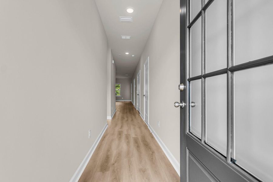 Spacious, unfurnished interior of a new home in , Summerville (Image 7).