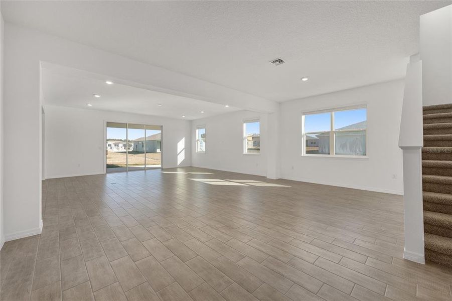 Spacious, unfurnished interior of a new home in Calesa Township, Ocala (Image 36).
