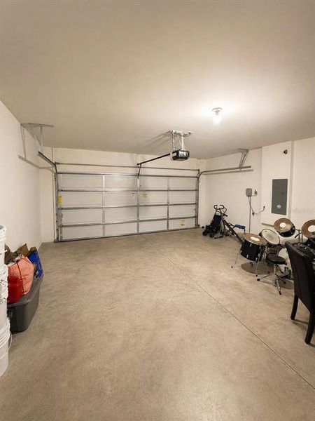 Spacious, unfurnished interior of a new home in , Kissimmee (Image 24).