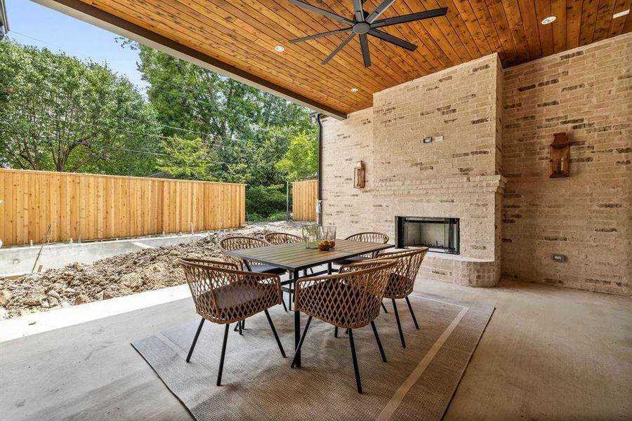 Exterior details and patio area of a home in , Dallas (Image 3).