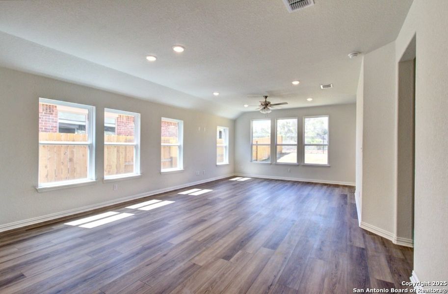 Spacious, unfurnished interior of a new home in Clear Creek, New Braunfels (Image 19).