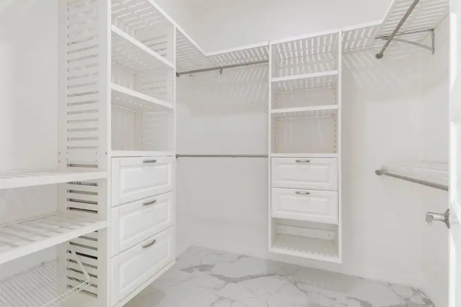 42-web-or-mls-116 Longview Way N-39