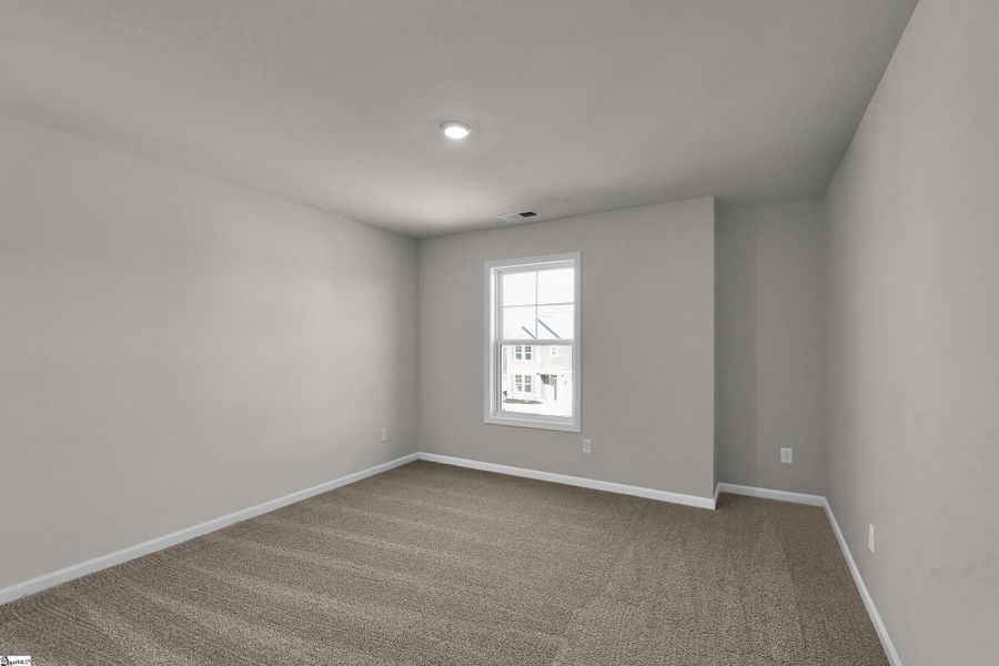 Spacious, unfurnished interior of a new home in Lynbrook, Boiling Springs (Image 31).