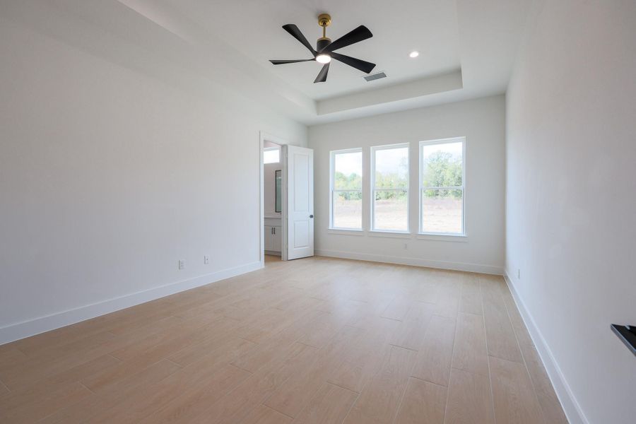 Spacious, unfurnished interior of a new home in , Dayton (Image 11).
