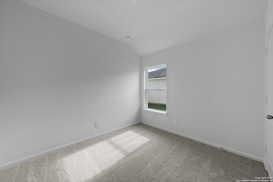 Spacious, unfurnished interior of a new home in Rosewood Estates, Lytle (Image 15).
