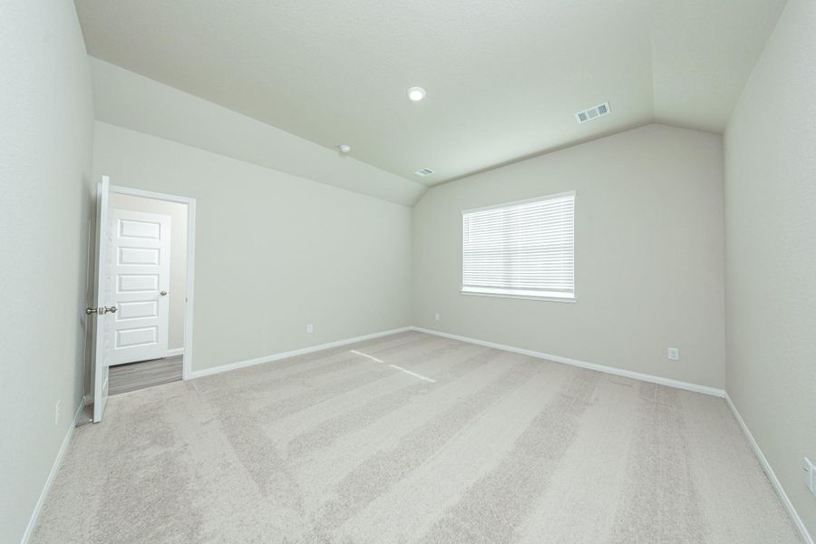 Spacious, unfurnished interior of a new home in Ridgeland Hills, Willis (Image 16).