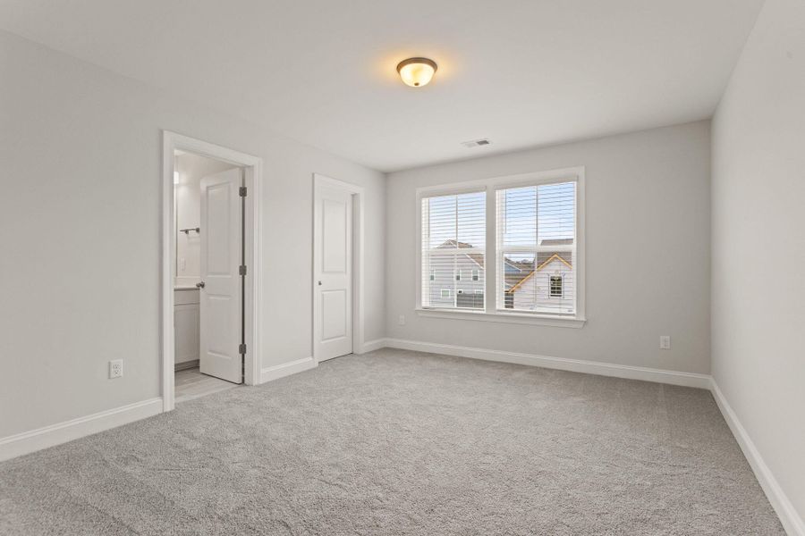 Spacious, unfurnished interior of a new home in Tidewater at Lakes of Cane Bay, Summerville (Image 23).
