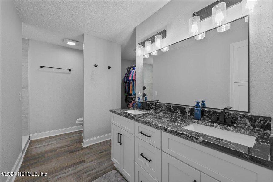 Furnished interior view inside a new home in , Palatka (Image 14).