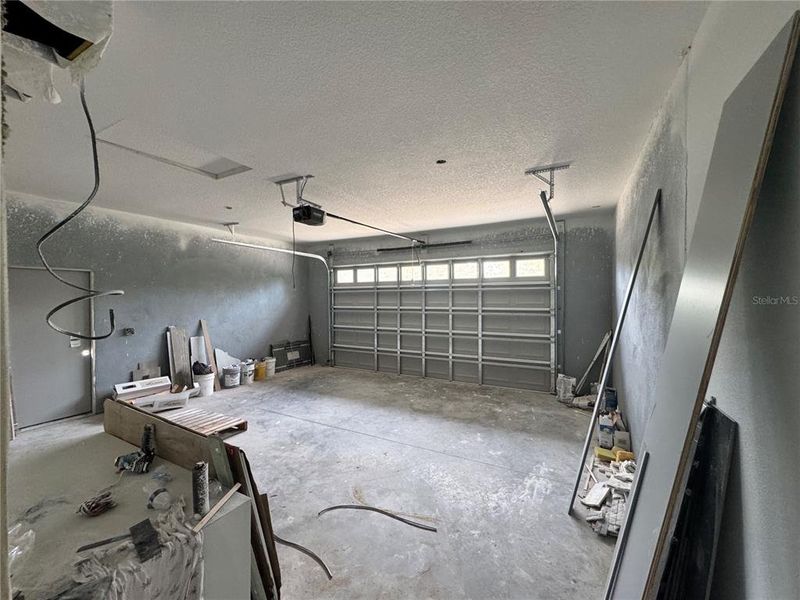 Spacious, unfurnished interior of a new home in , Ocala (Image 34).